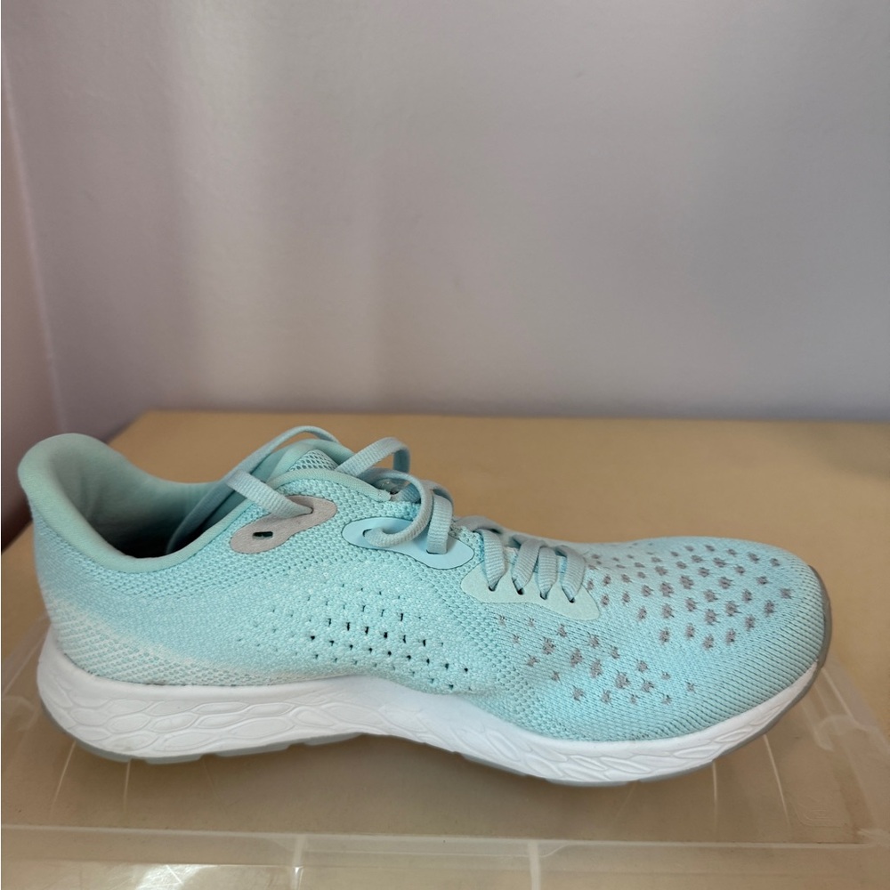 New Balance women’s size 8.5, blue and grey sneakers. - Picture 2 of 5